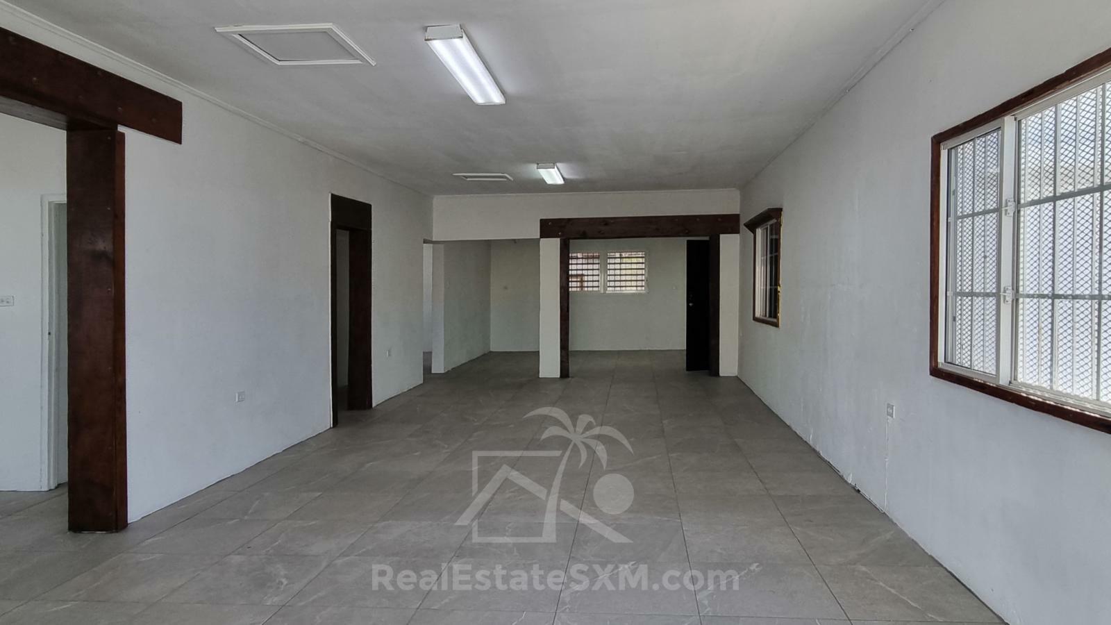 Cole Bay Commercial Space FOR RENT Welfare Rd SXM. Approx 150sqm + Garage. Location!!