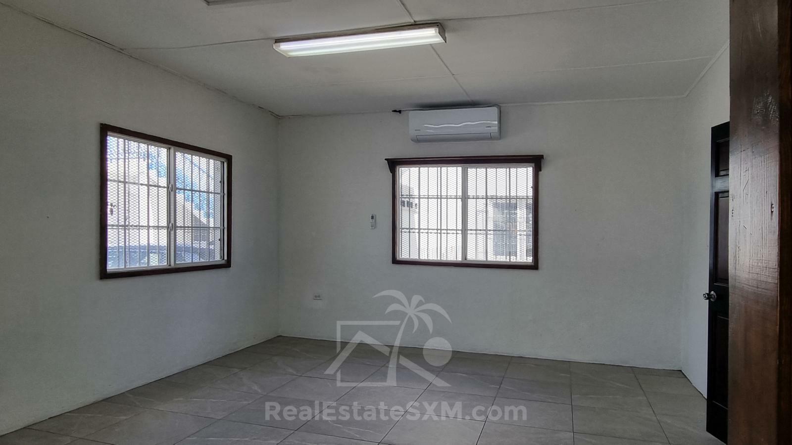 Cole Bay Commercial Space FOR RENT Welfare Rd SXM. Approx 150sqm + Garage. Location!!