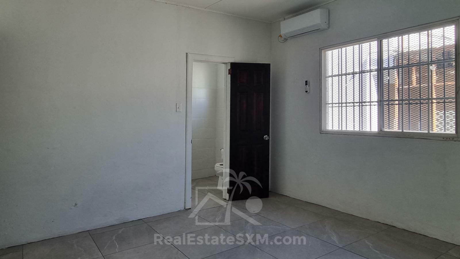 Cole Bay Commercial Space FOR RENT Welfare Rd SXM. Approx 150sqm + Garage. Location!!