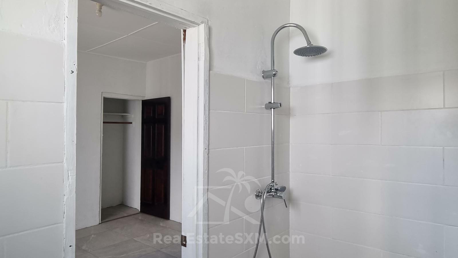 Cole Bay Commercial Space FOR RENT Welfare Rd SXM. Approx 150sqm + Garage. Location!!