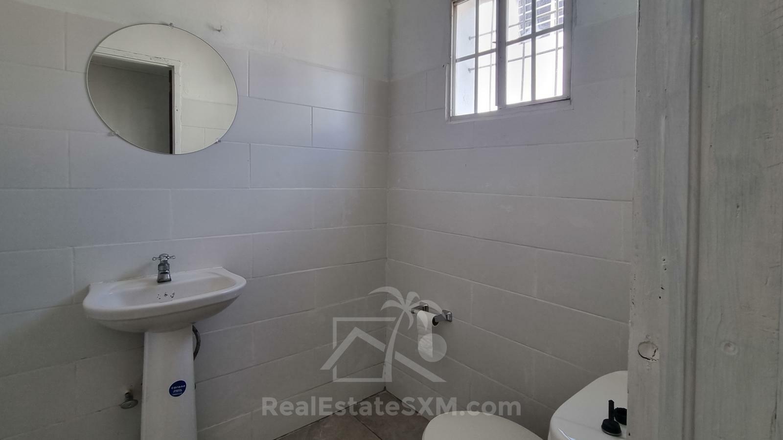 Cole Bay Commercial Space FOR RENT Welfare Rd SXM. Approx 150sqm + Garage. Location!!