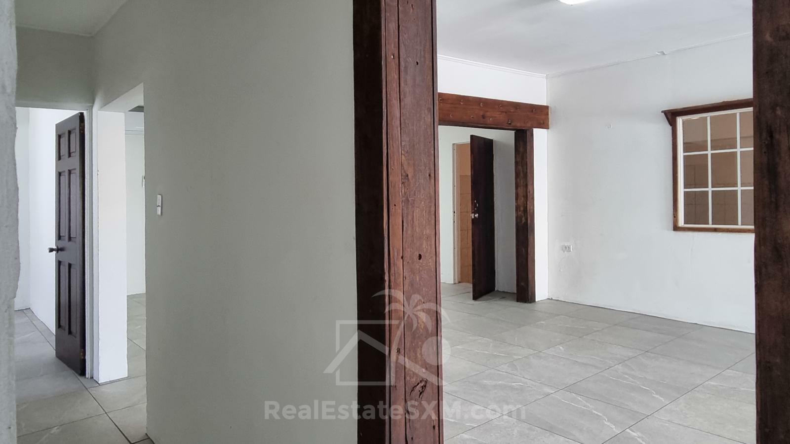 Cole Bay Commercial Space FOR RENT Welfare Rd SXM. Approx 150sqm + Garage. Location!!