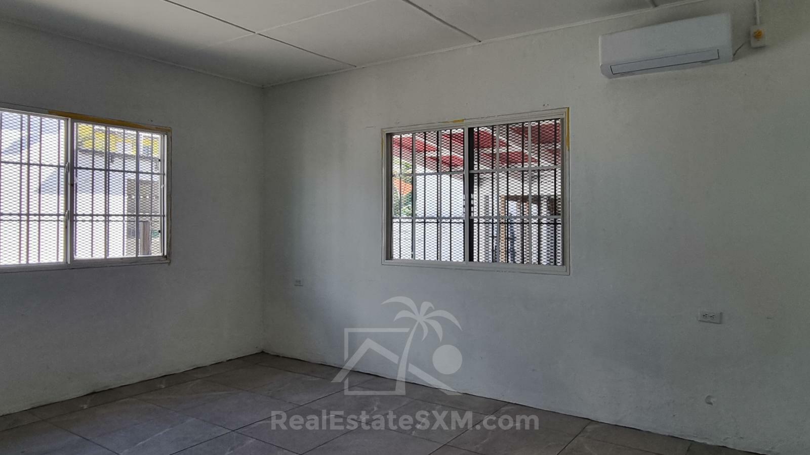Cole Bay Commercial Space FOR RENT Welfare Rd SXM. Approx 150sqm + Garage. Location!!