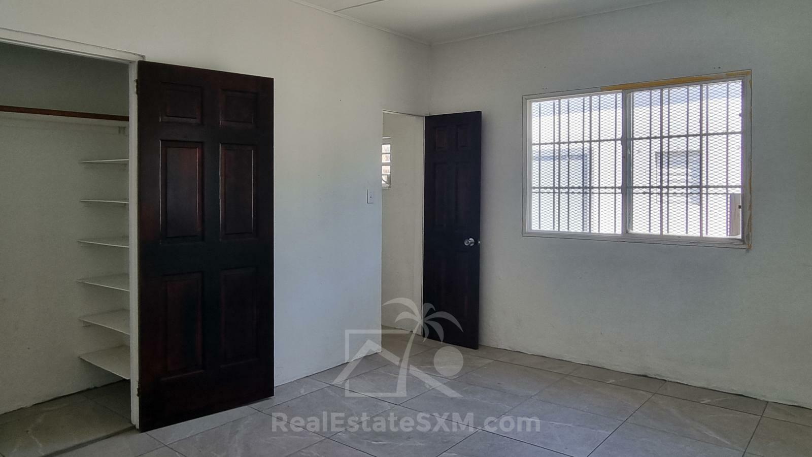 Cole Bay Commercial Space FOR RENT Welfare Rd SXM. Approx 150sqm + Garage. Location!!
