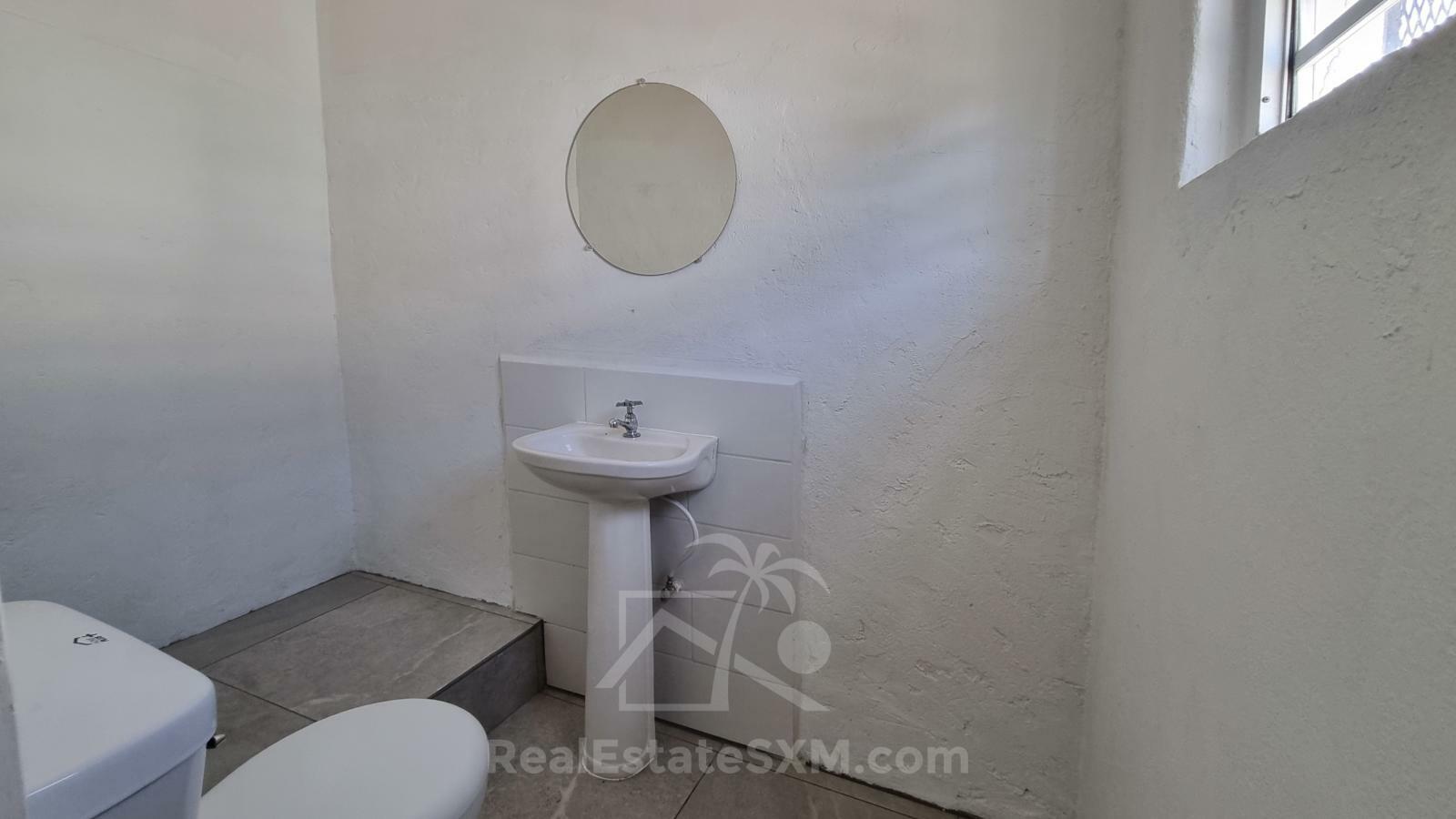Cole Bay Commercial Space FOR RENT Welfare Rd SXM. Approx 150sqm + Garage. Location!!