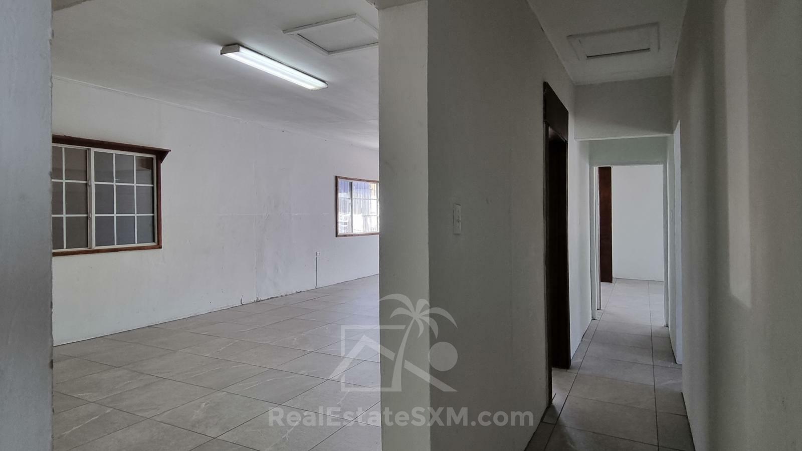 Cole Bay Commercial Space FOR RENT Welfare Rd SXM. Approx 150sqm + Garage. Location!!