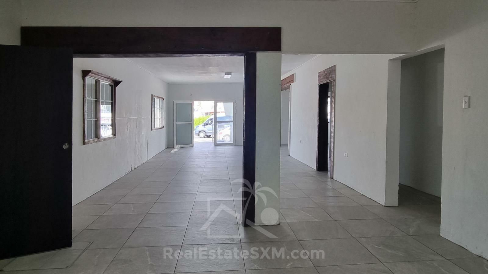 Cole Bay Commercial Space FOR RENT Welfare Rd SXM. Approx 150sqm + Garage. Location!!