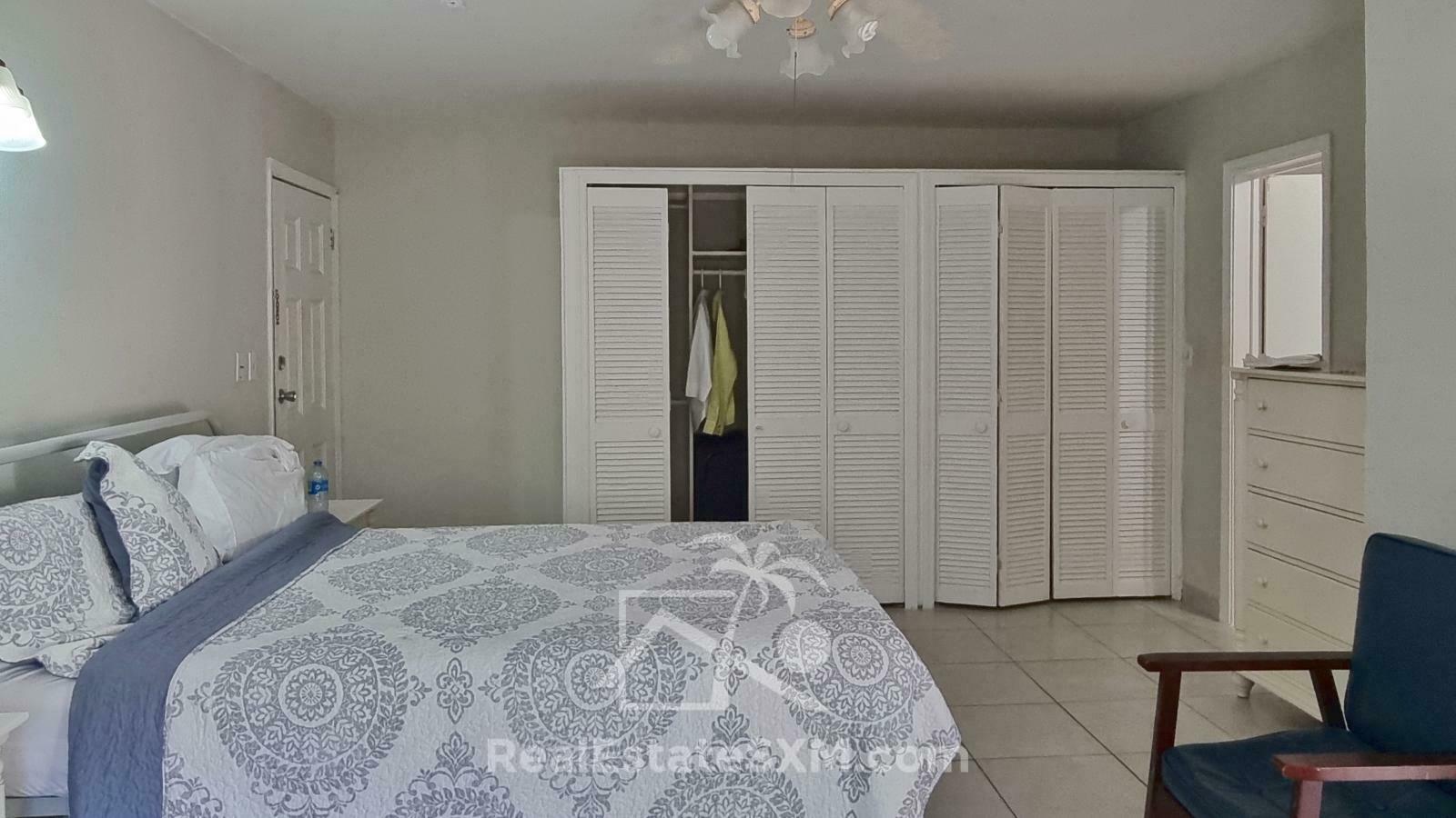 St Maarten Pelican Key condo For Sale. Relaxed Atmosphere and proximity to the Beach, Restaurants