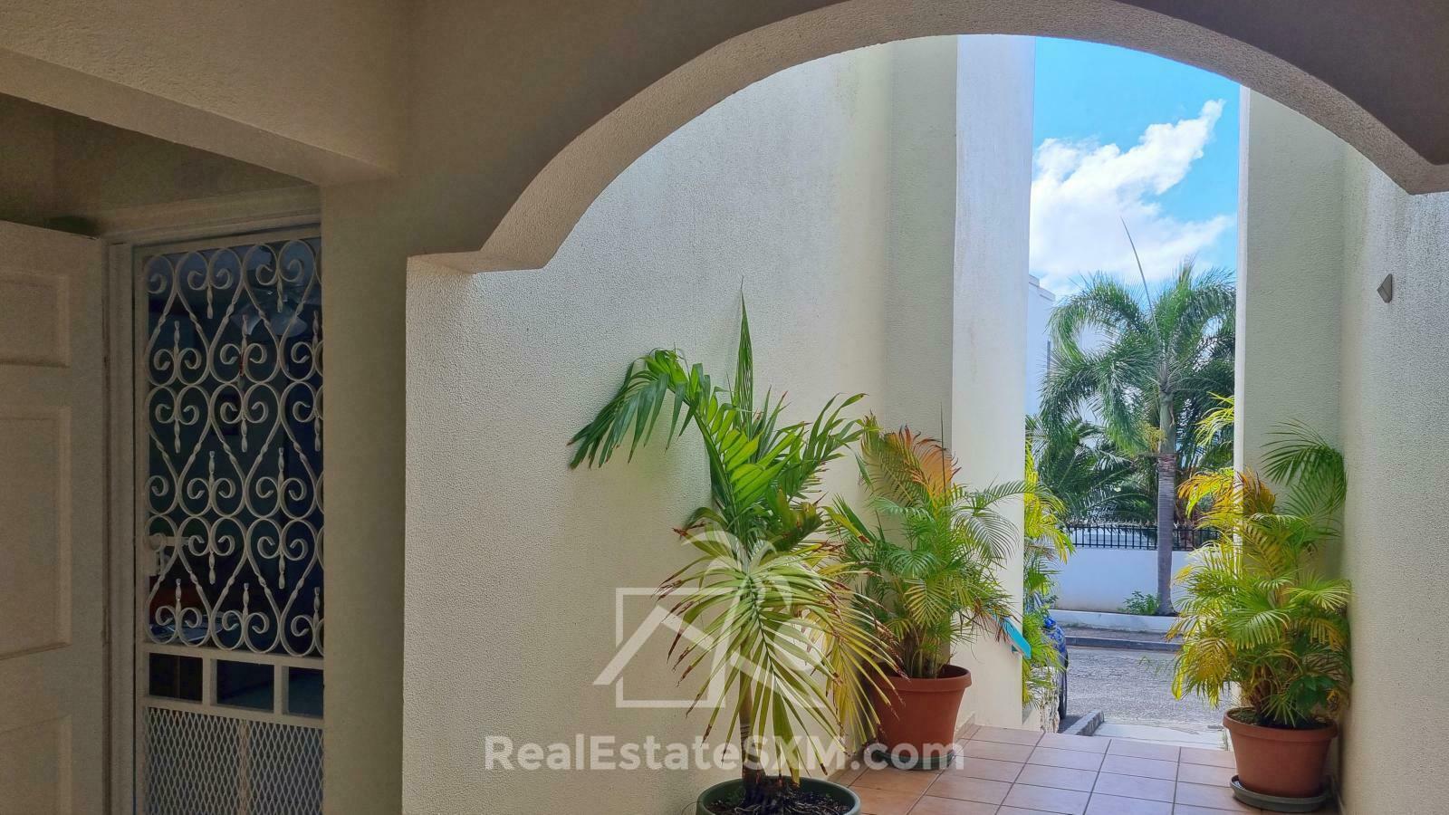 St Maarten Pelican Key condo For Sale. Relaxed Atmosphere and proximity to the Beach, Restaurants