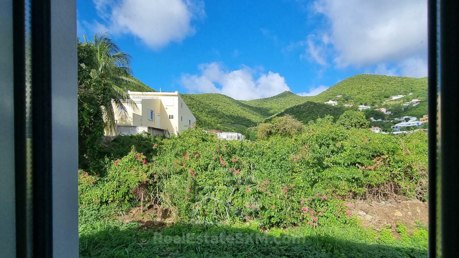 Cole Bay. Brand NEW apartment FOR RENT. Quiet and central location. 2 Parking spots. Porch