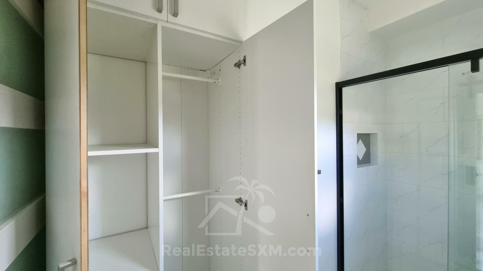 Cole Bay. Brand NEW apartment FOR RENT. Quiet and central location. 2 Parking spots. Porch