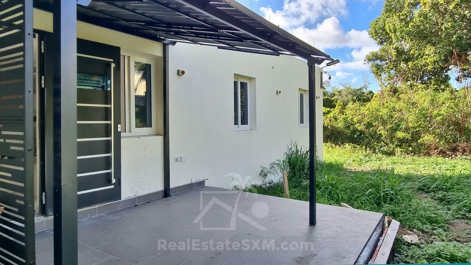 Cole Bay. Brand NEW apartment FOR RENT. Quiet and central location. 2 Parking spots. Porch
