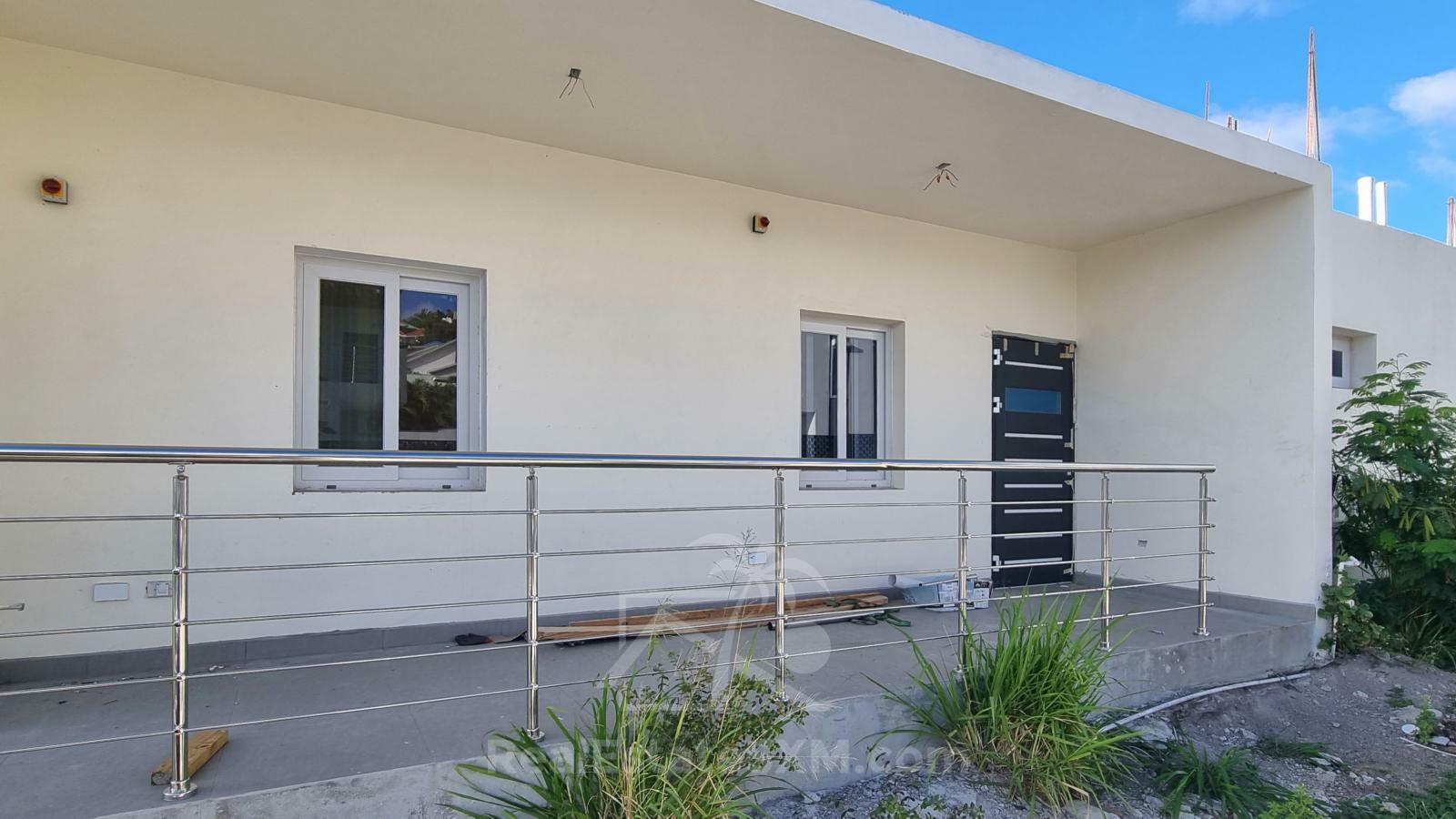 Cole Bay. Brand NEW apartment FOR RENT. Quiet and central location. 2 Parking spots. Porch