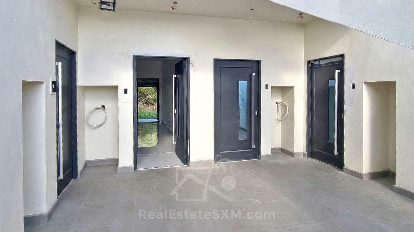Cole Bay. Brand NEW apartment FOR RENT. Quiet and central location. 2 Parking spots. Porch