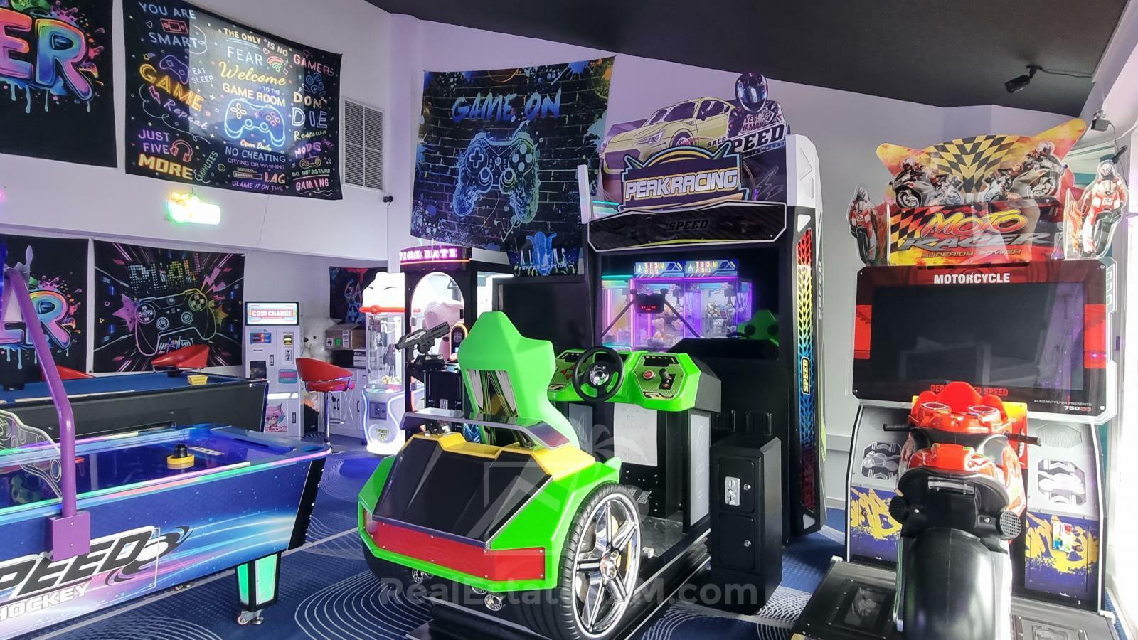 Business for sale: Boutique Arcade, Amusement Game Center in Simpson Bay, St Maarten.