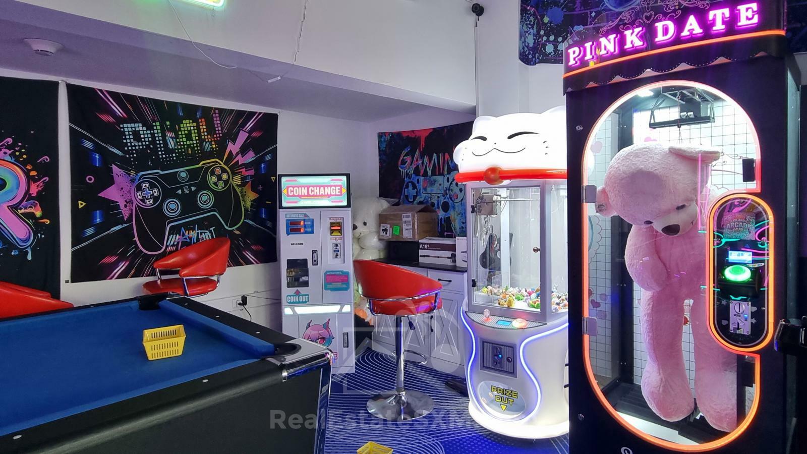 Business for sale: Boutique Arcade, Amusement Game Center in Simpson Bay, St Maarten.