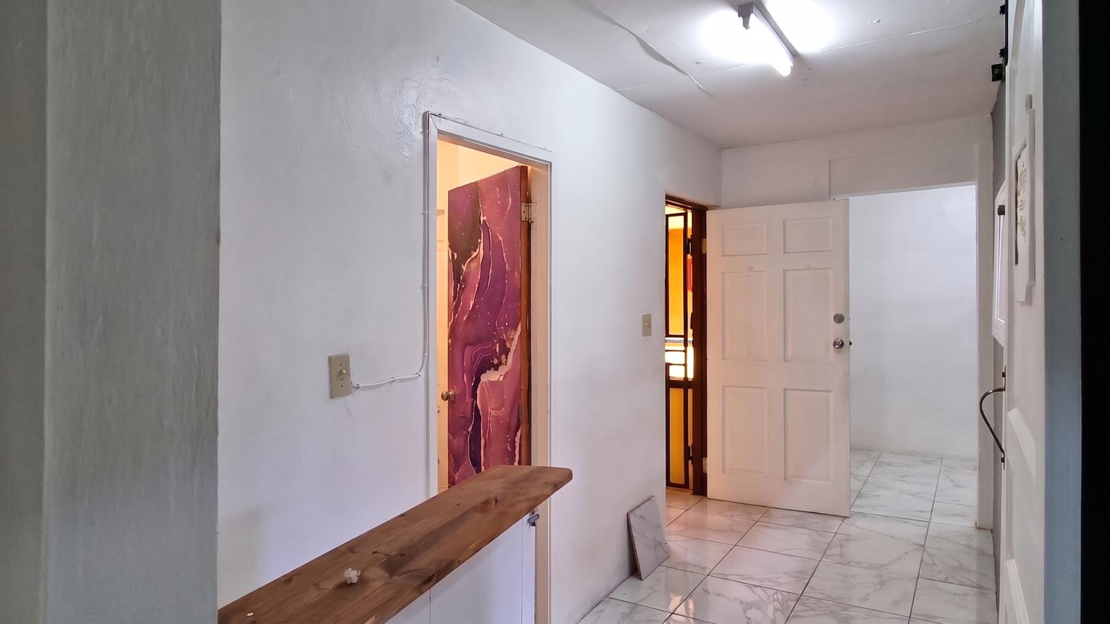 Spacious commercial space for rent Philipsburg SXM. Approx 100sqm. Pondfill Rd. Great location