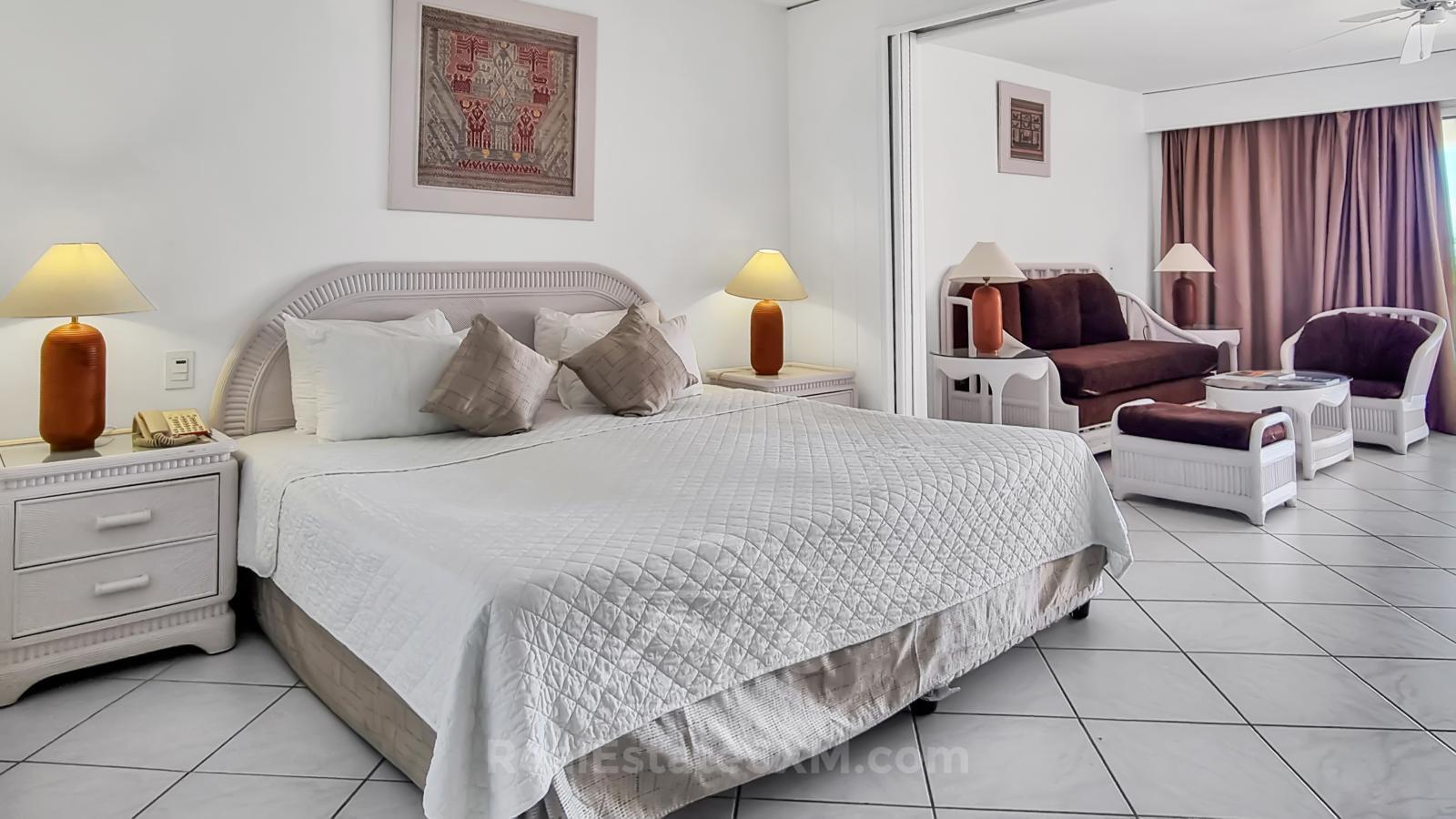 St. Maarten Real Estate FOR SALE studio Cupecoy Sapphire. Ocean & Sunset Views. 231