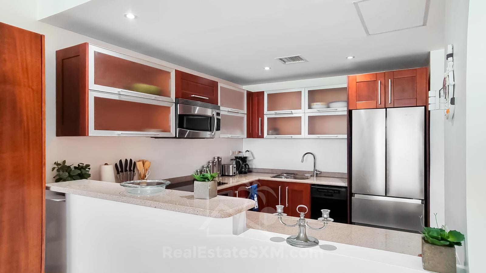 Studio FOR RENT Simpson Bay Yacht Club. Higher floor & nice view. 24/7 Security. Pool Tennis Parking
