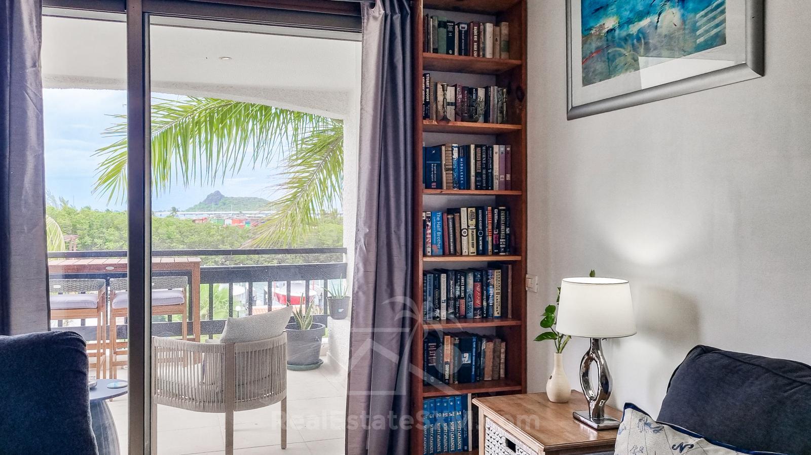 Studio FOR RENT Simpson Bay Yacht Club. Higher floor & nice view. 24/7 Security. Pool Tennis Parking