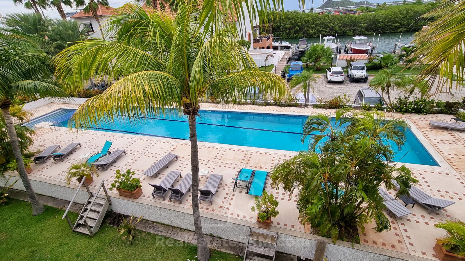 Studio FOR RENT Simpson Bay Yacht Club. Higher floor & nice view. 24/7 Security. Pool Tennis Parking