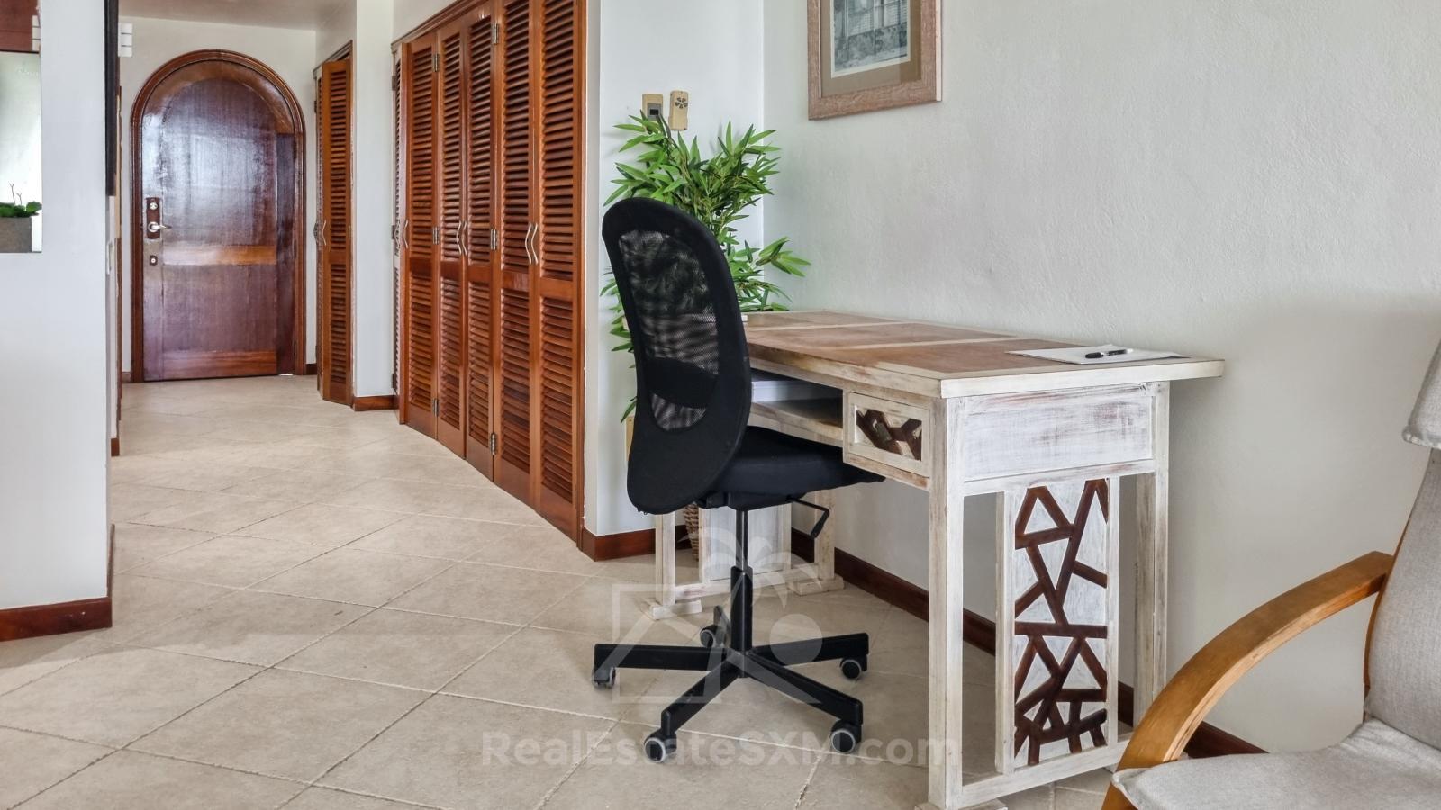 Studio FOR RENT Simpson Bay Yacht Club. Higher floor & nice view. 24/7 Security. Pool Tennis Parking