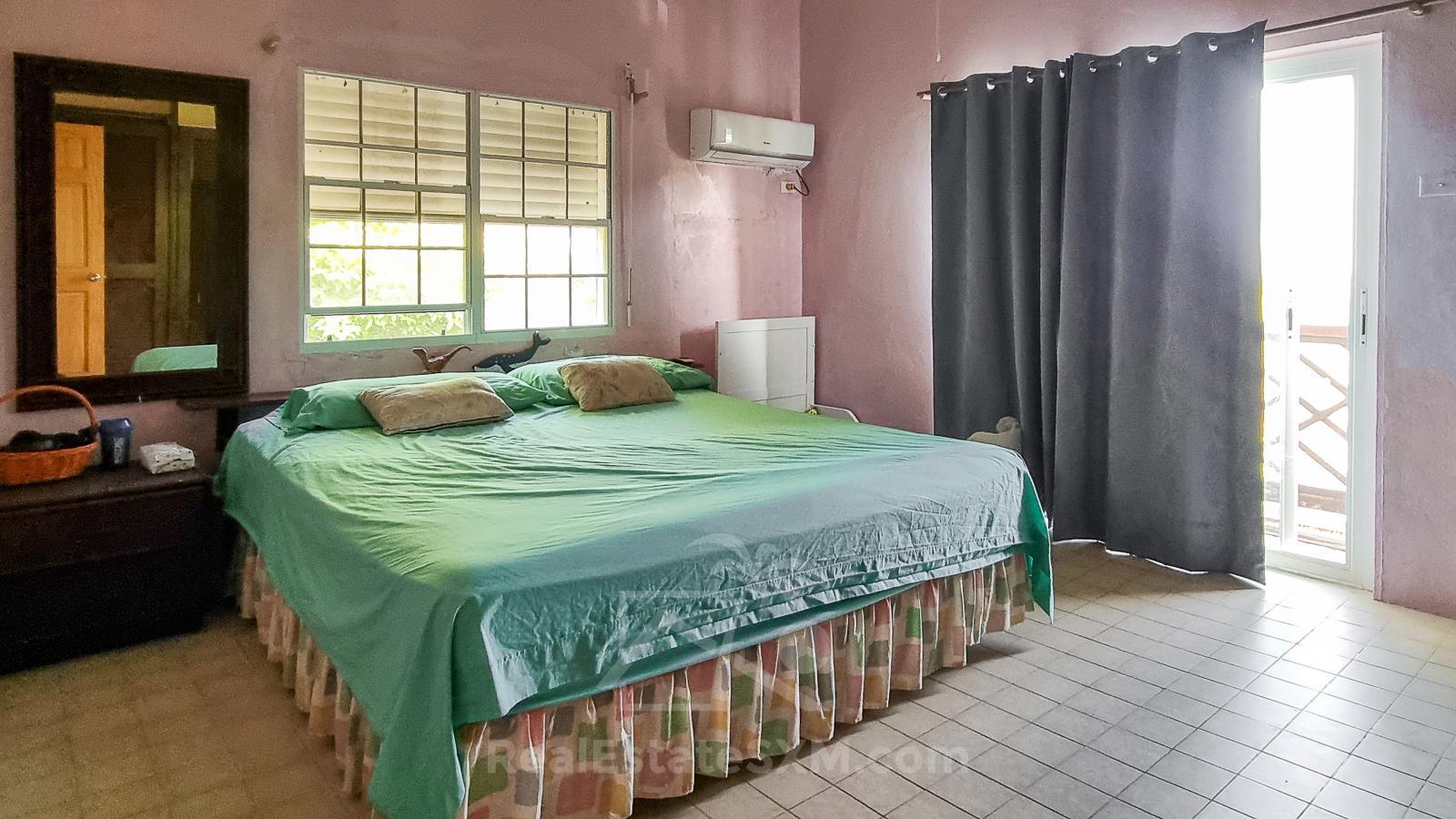 House for sale in Point Blanche, St Maarten. Big lot. Ocean view. Great potential. Quiet residential