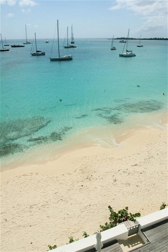 St Maarten real estate for sale, beachfront residence Aqualina Beach Club Simpson Bay SXM