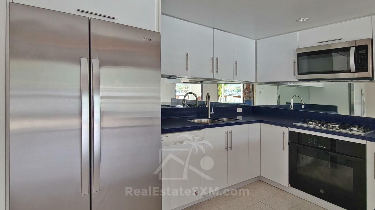 Condo for rent Sint Maarten. Prestigious location Simpson Bay Yacht Club. Tennis courts. Water front