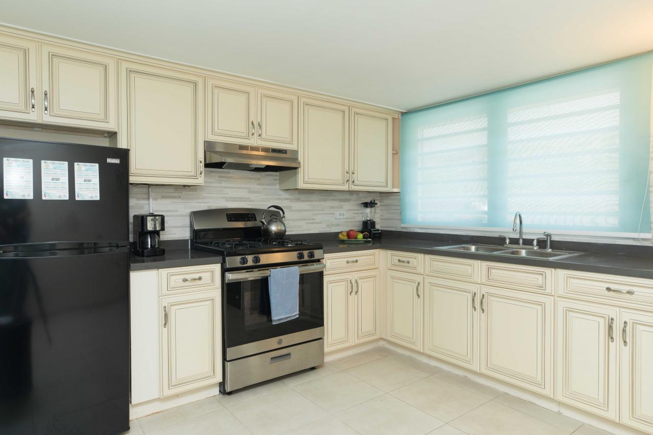 St Maarten oceanfront apartment, 2 bedrooms in Point Blanche with ocean view, swimming pool