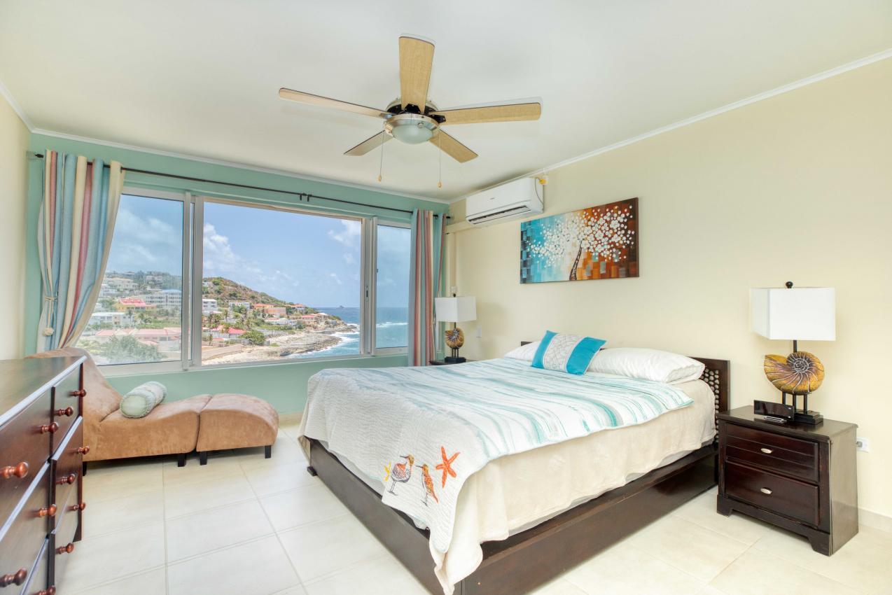 St Maarten oceanfront apartment, 2 bedrooms in Point Blanche with ocean view, swimming pool