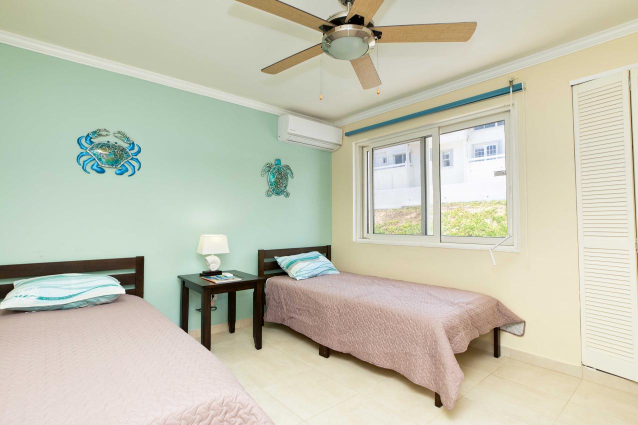 St Maarten oceanfront apartment, 2 bedrooms in Point Blanche with ocean view, swimming pool