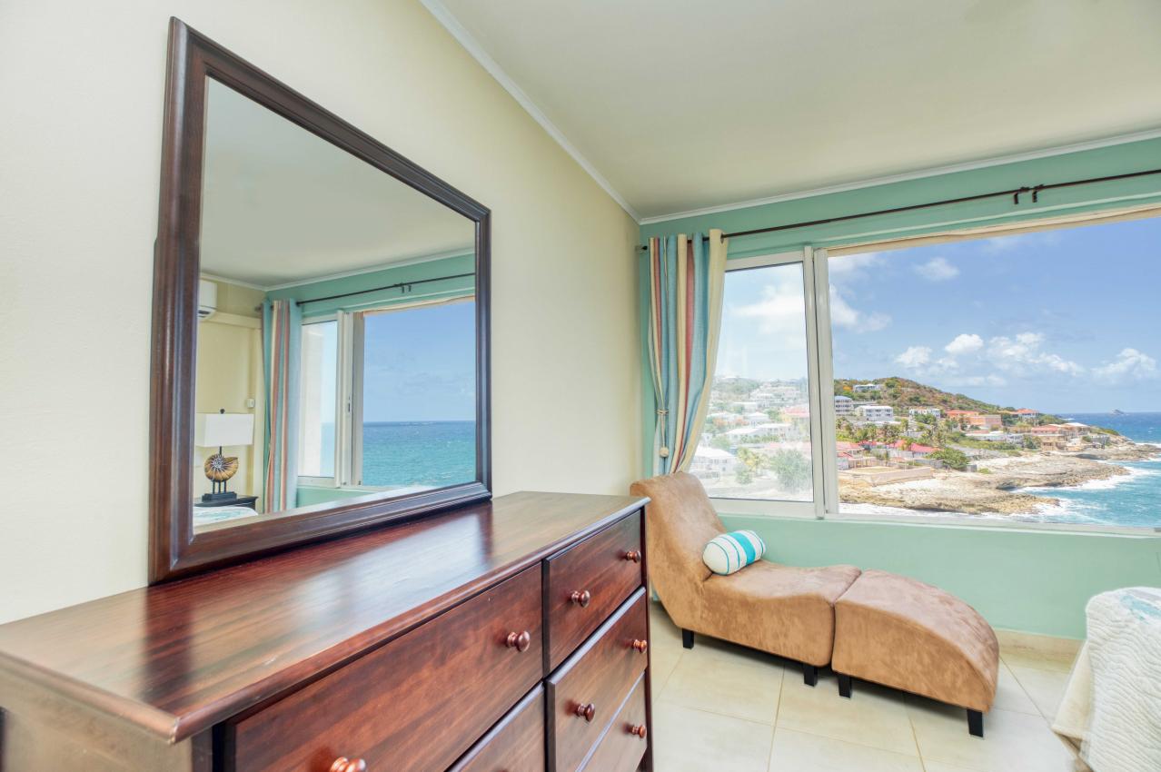 St Maarten oceanfront apartment, 2 bedrooms in Point Blanche with ocean view, swimming pool