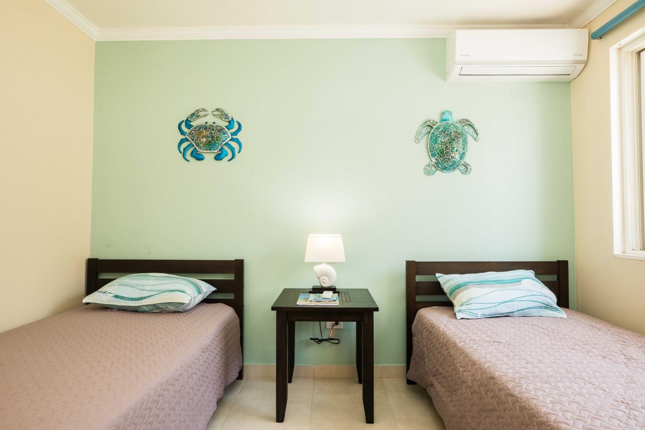 St Maarten oceanfront apartment, 2 bedrooms in Point Blanche with ocean view, swimming pool
