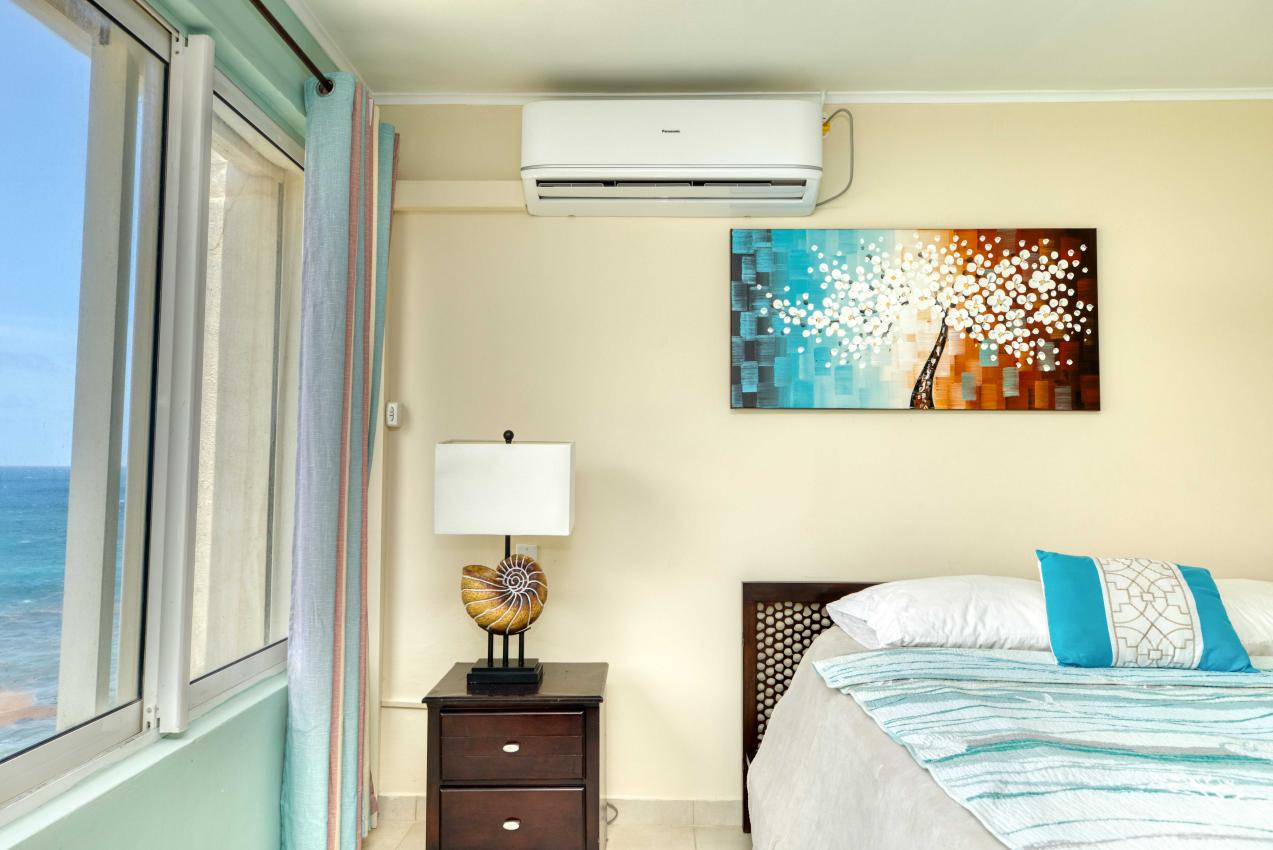 St Maarten oceanfront apartment, 2 bedrooms in Point Blanche with ocean view, swimming pool